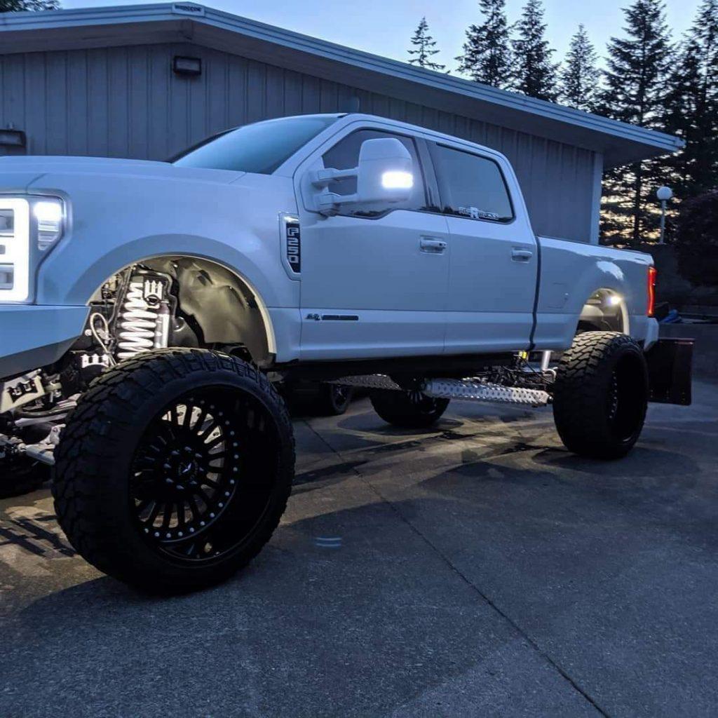 loaded badass 2018 Ford F 250 PLATINUM lifted
