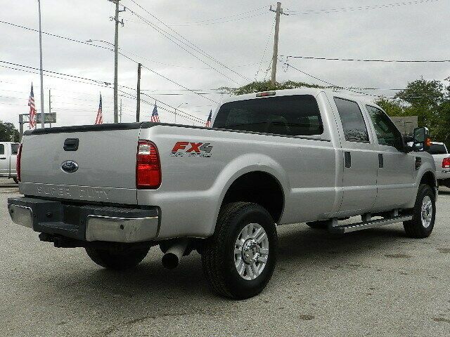 very nice 2010 Ford F 350 XLT 4×4 lifted