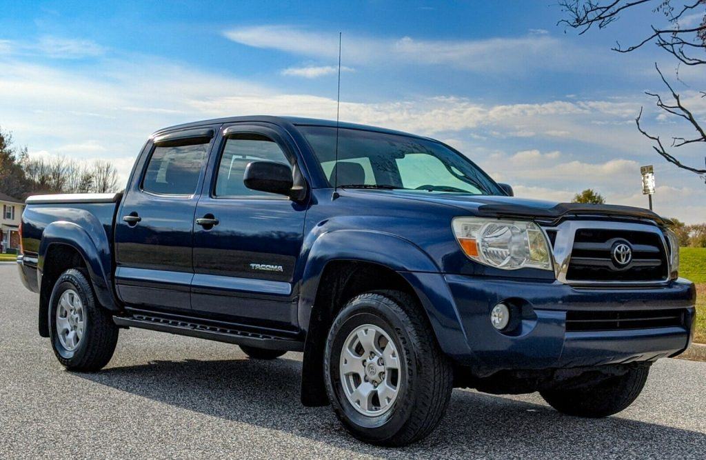 well maintained 2006 Toyota Tacoma lifted