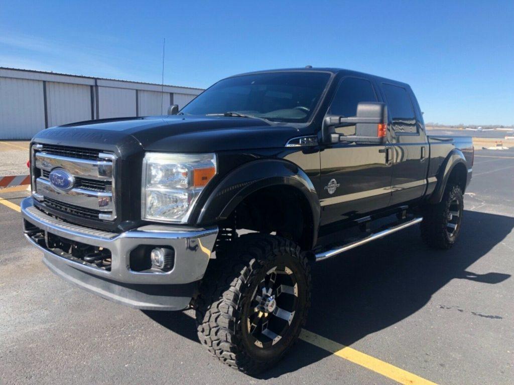 fully loaded 2015 Ford F 350 Lariat 4×4 lifted