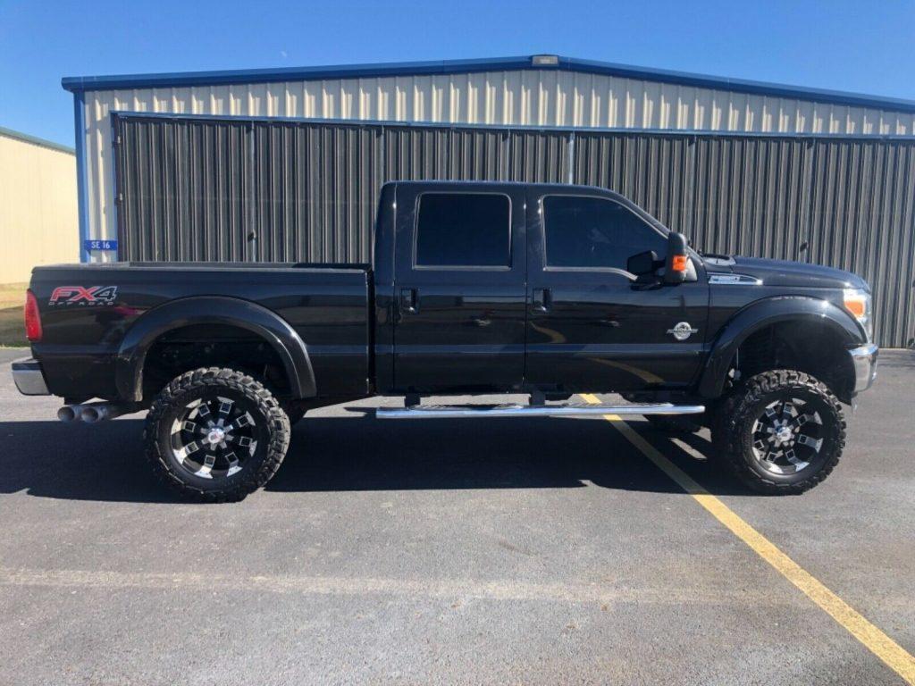 fully loaded 2015 Ford F 350 Lariat 4×4 lifted
