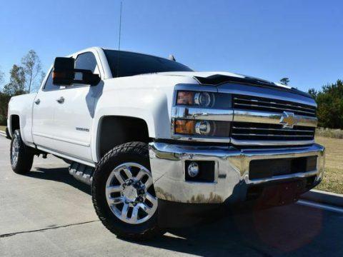 great shape 2018 Chevrolet Silverado 3500 LT lifted for sale
