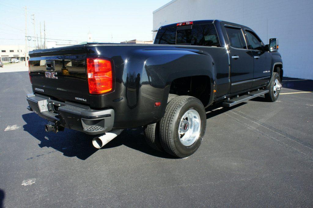 well equipped 2015 GMC Sierra 3500 DENALI lifted