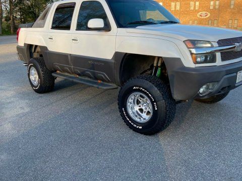 great shape 2003 Chevrolet Avalanche K1500 lifted for sale