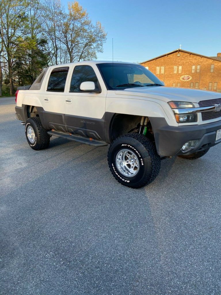 great shape 2003 Chevrolet Avalanche K1500 lifted