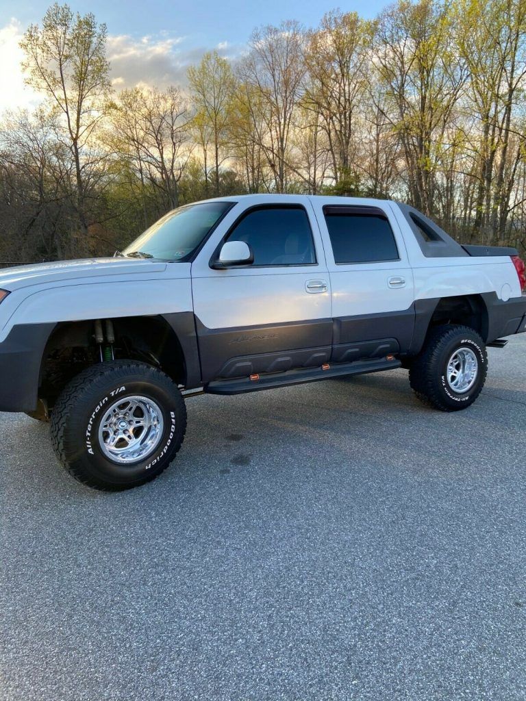 great shape 2003 Chevrolet Avalanche K1500 lifted