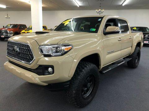 very clean 2018 Toyota Tacoma lifted for sale