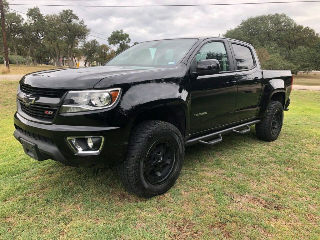 loaded with options 2017 Chevrolet Colorado lifted