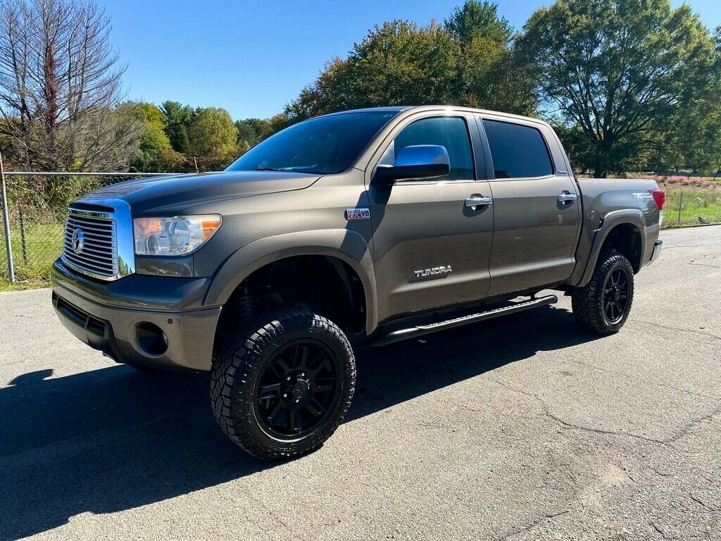 very nice 2013 Toyota Tundra Limited lifted