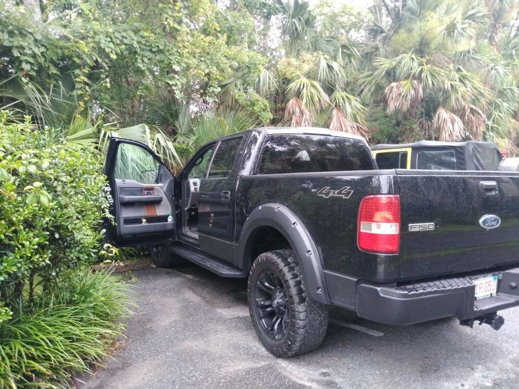 low miles 2004 Ford F 150 SUPERCREW lifted
