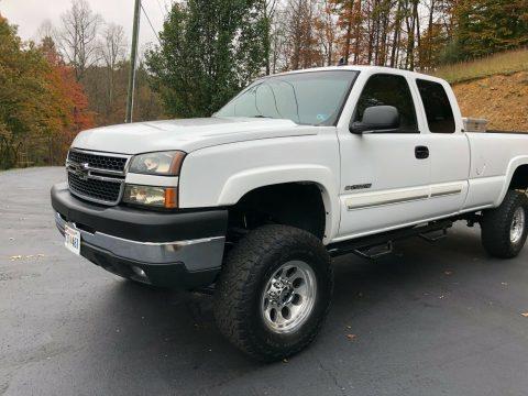 great shape 2006 Chevrolet Silverado 2500 LT lifted for sale