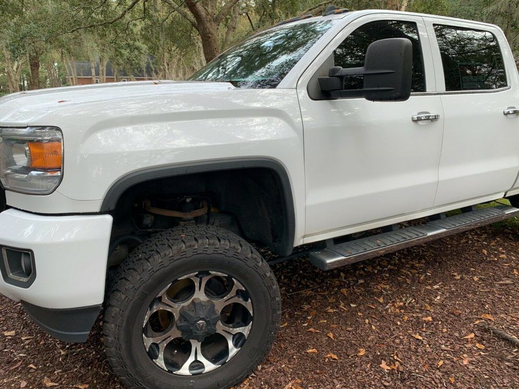 2015 GMC Sierra 2500 HD Denali lifted [loaded with every option]