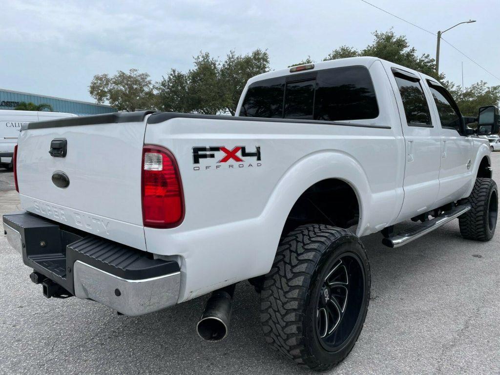 2011 Ford F-250 Lariat Crew Cab Lifted [no issues]