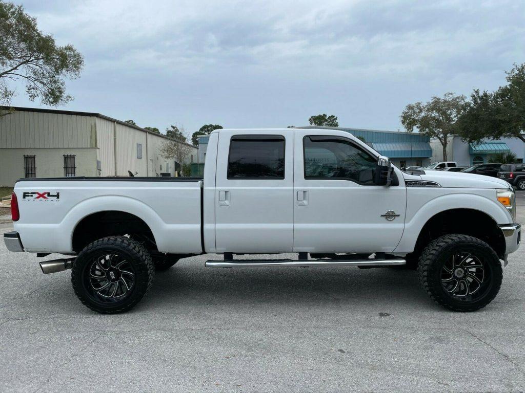 2011 Ford F-250 Lariat Crew Cab Lifted [no issues]