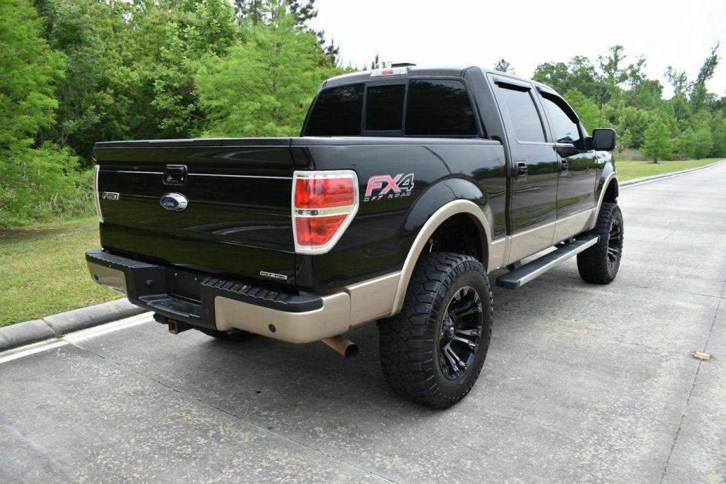 2013 Ford F-150 Super Crew Lariat lifted [everything in great shape]