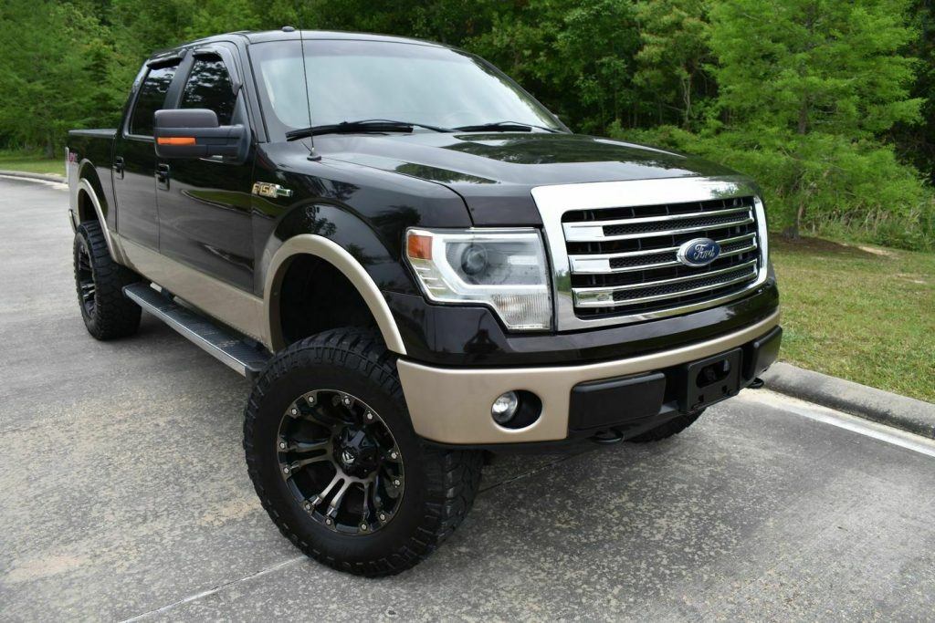 2013 Ford F-150 Super Crew Lariat lifted [everything in great shape]