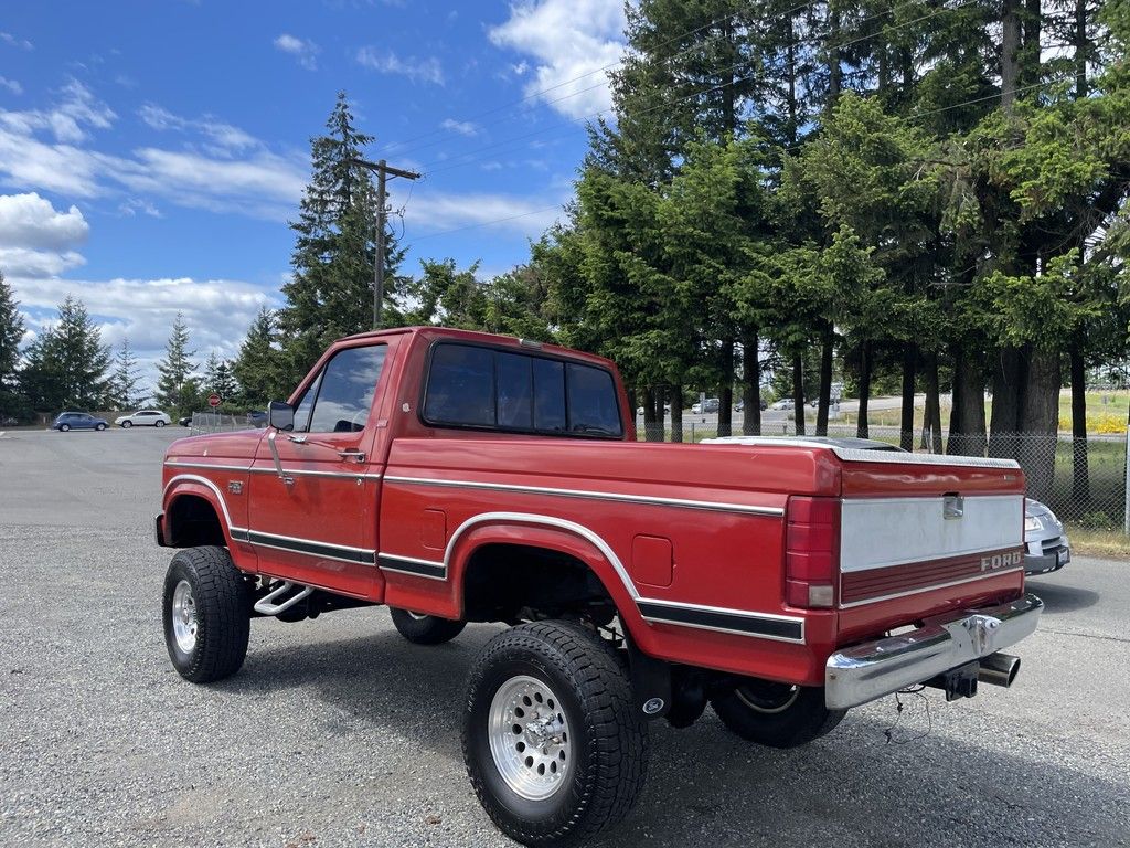 1986 Ford F-150 XLT Lariat 4WD Shortbed lifted [rust free]