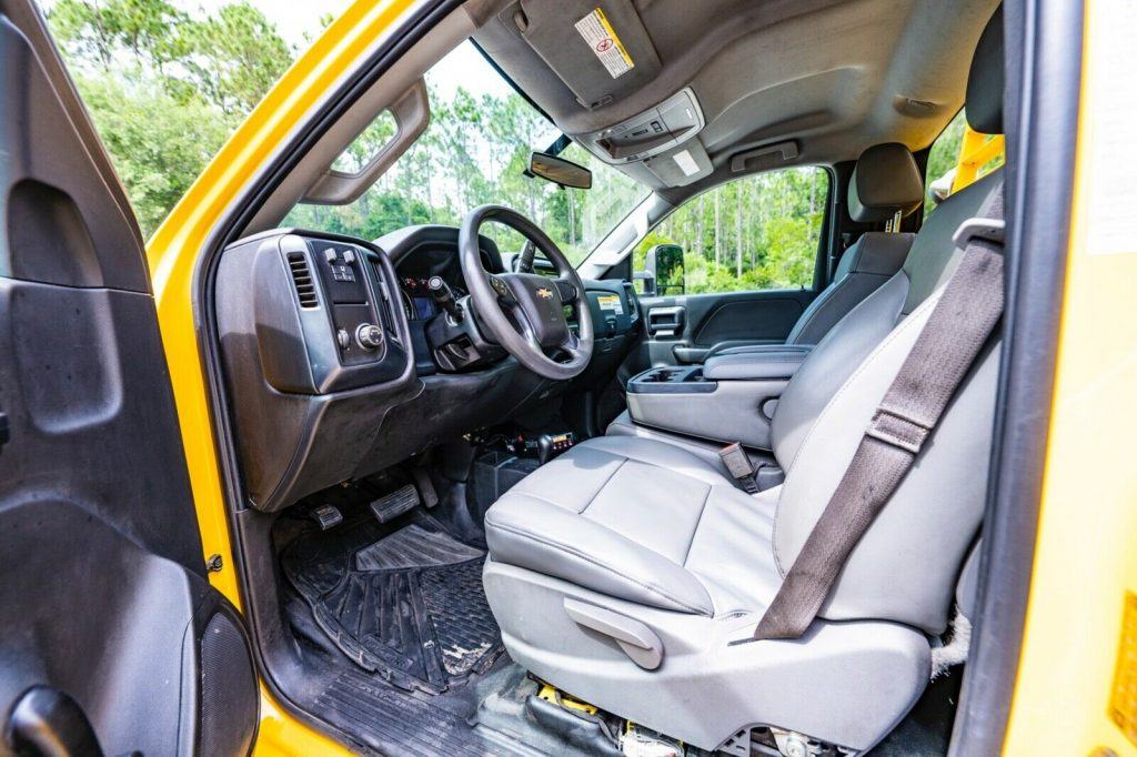 2015 Chevrolet K3500 lifted [lift gate]