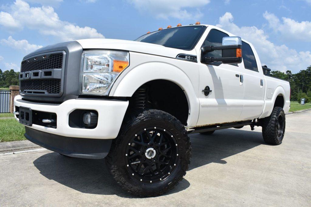 2015 Ford F-250 Platinum lifted [great shape]
