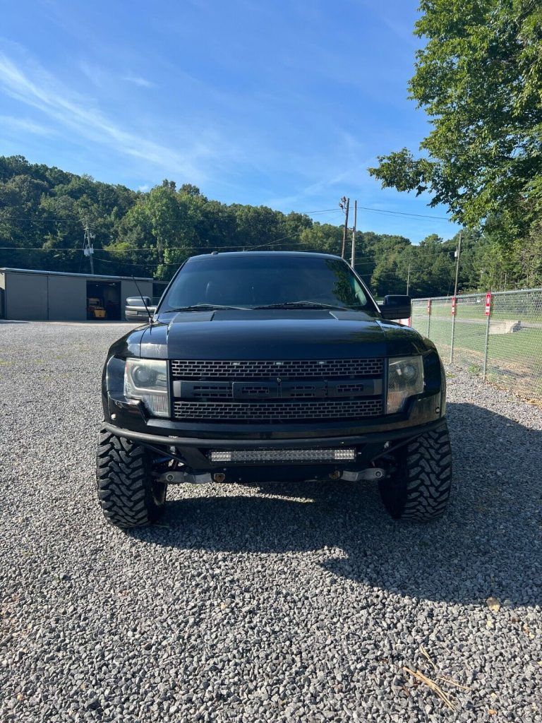 2013 Ford F-150 SVT Raptor lifted [equipped with high end parts]