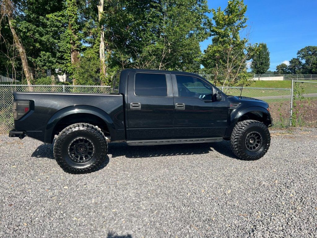 2013 Ford F-150 SVT Raptor lifted [equipped with high end parts]