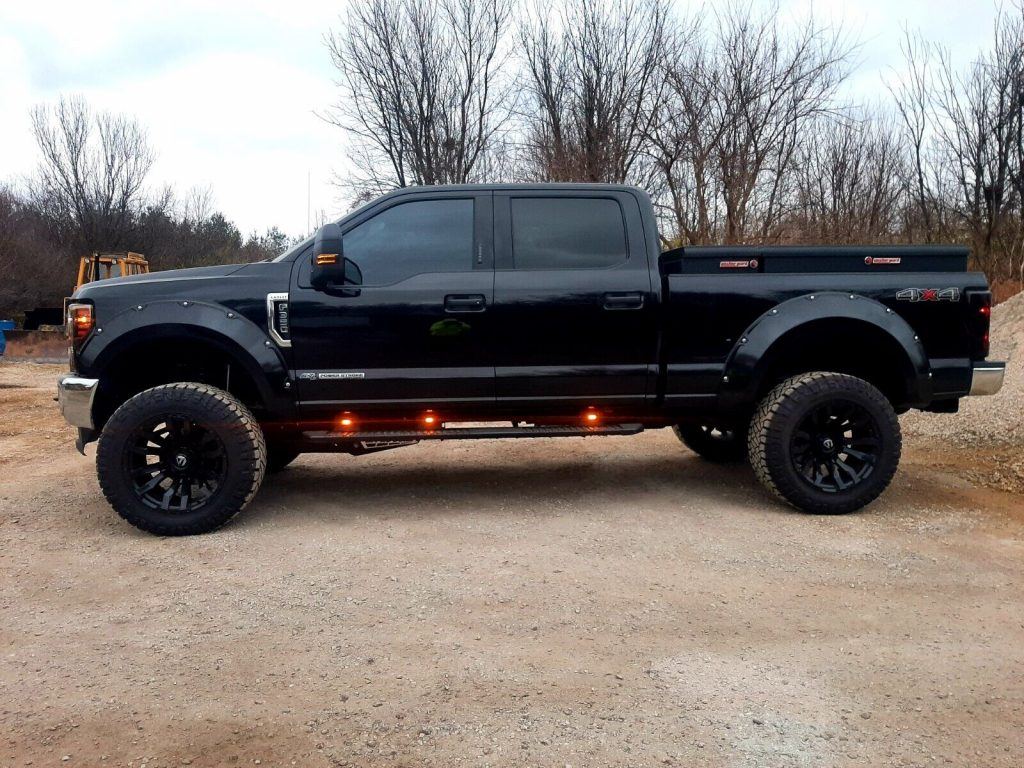 2019 Ford F-250 Super Duty lifted [unmolested with low mileage]