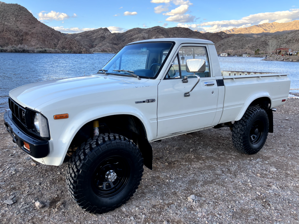 1981 Toyota 4×4 short bed lifted pickup [original]