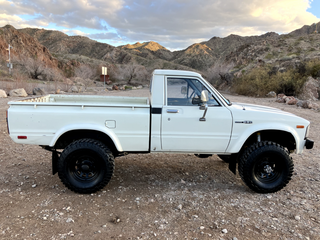 1981 Toyota 4×4 short bed lifted pickup [original]