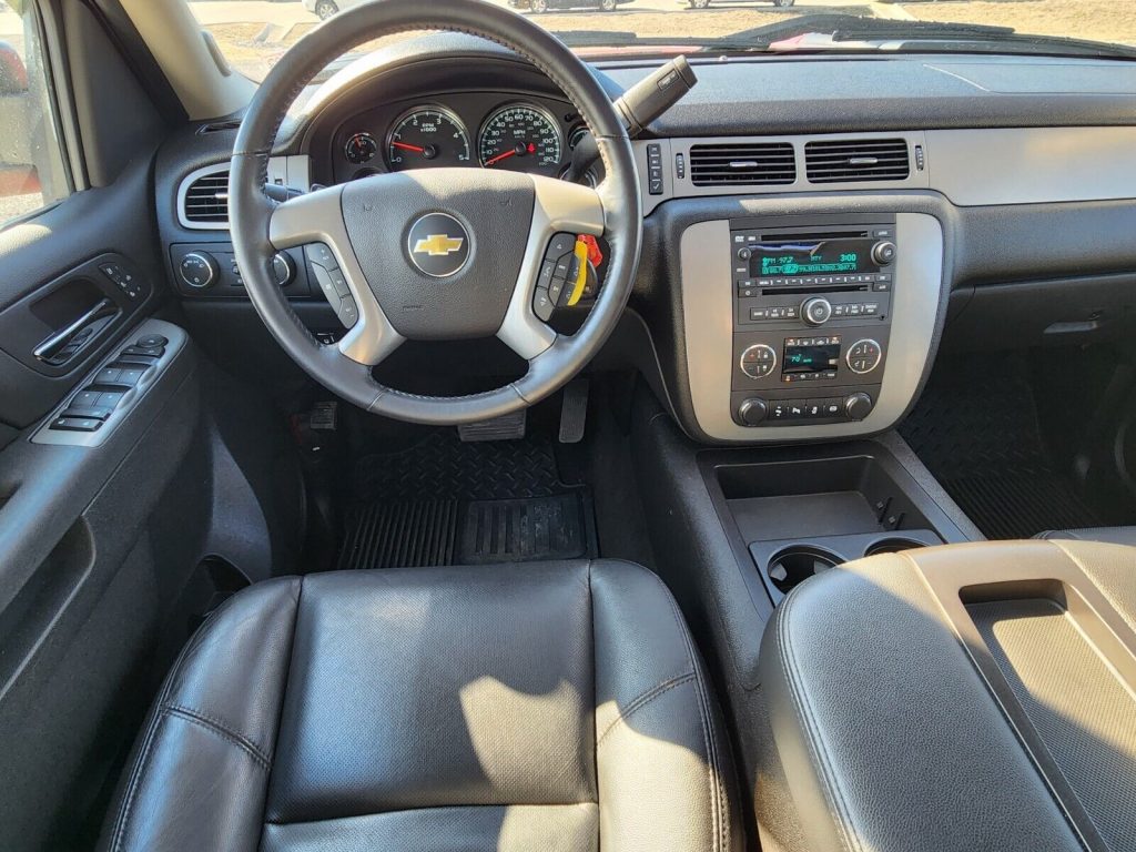 2013 Chevrolet Silverado 2500 HD LTZ 4×4 lifted [fully loaded and garage kept]