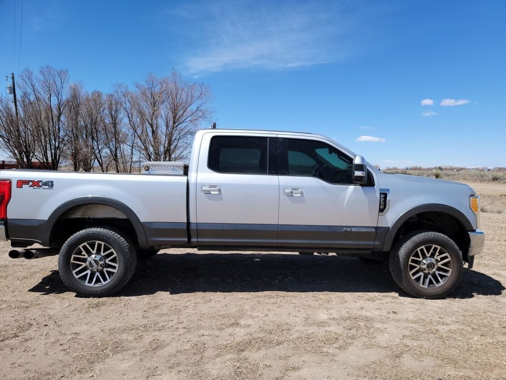 2017 Ford F-250 Crew Cab lifted [lots of extra HP]