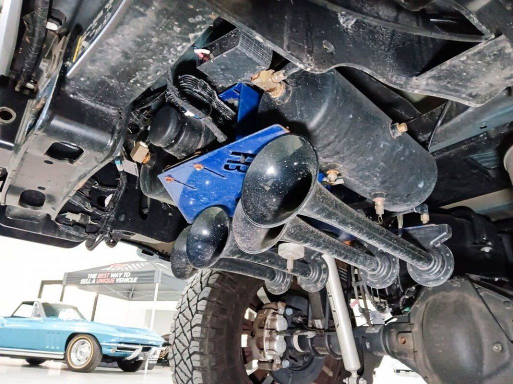 2020 Ford F-250 Lariat Black Widow lifted [head turning truck]