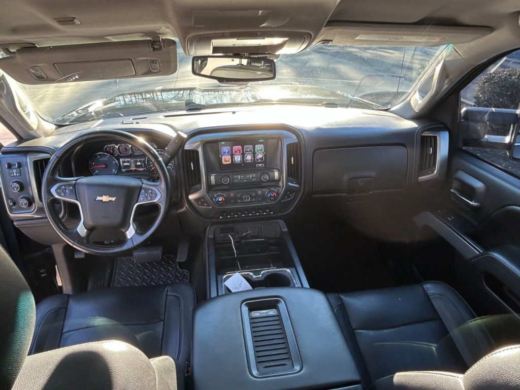 2016 Chevrolet Silverado 2500 lifted [Z71 package]