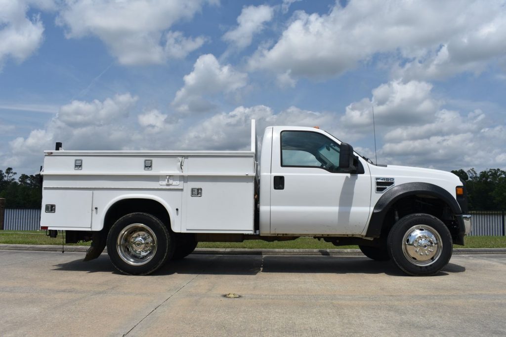 2009 Ford F-450 XL lifted [service body]