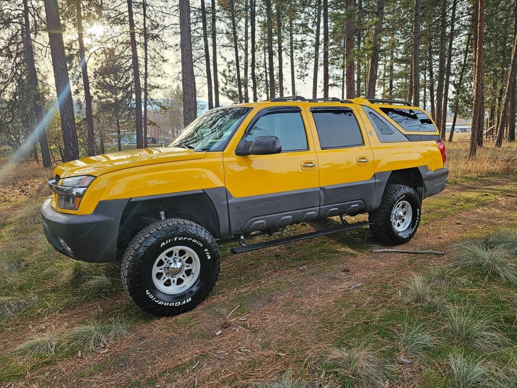 2003 Chevrolet Avalanche K2500 3/4ton 4×4 lifted [1 of 34 with yellow paint]
