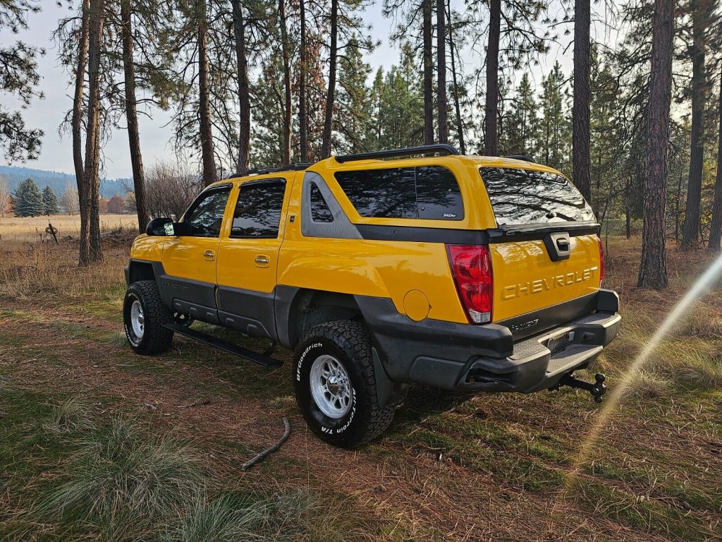 2003 Chevrolet Avalanche K2500 3/4ton 4×4 lifted [1 of 34 with yellow paint]