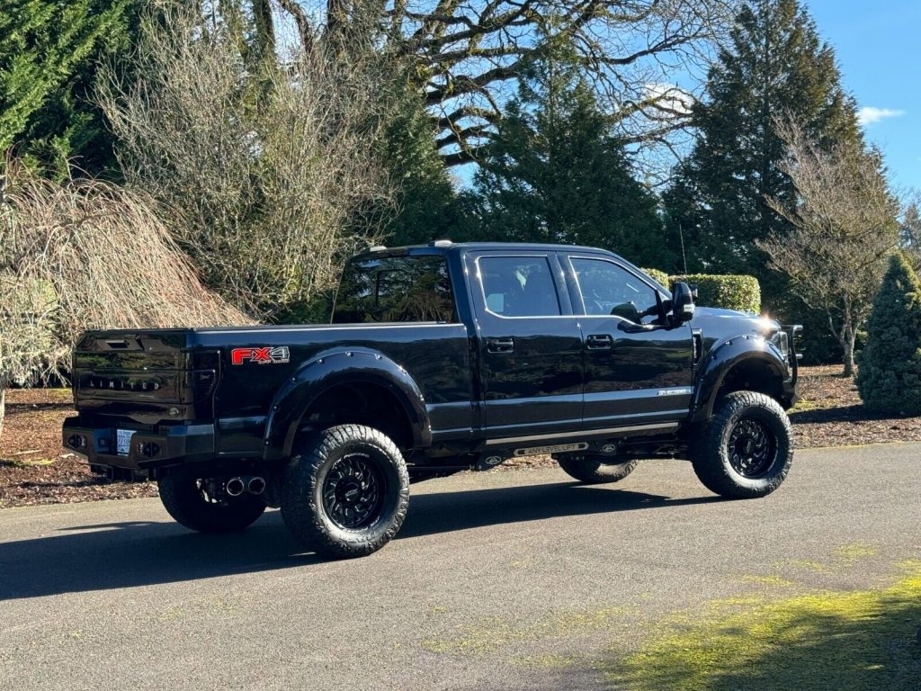 2022 Ford F-250 Limited lifted [custom bagged]
