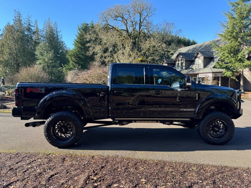 2022 Ford F-250 Limited lifted [custom bagged]