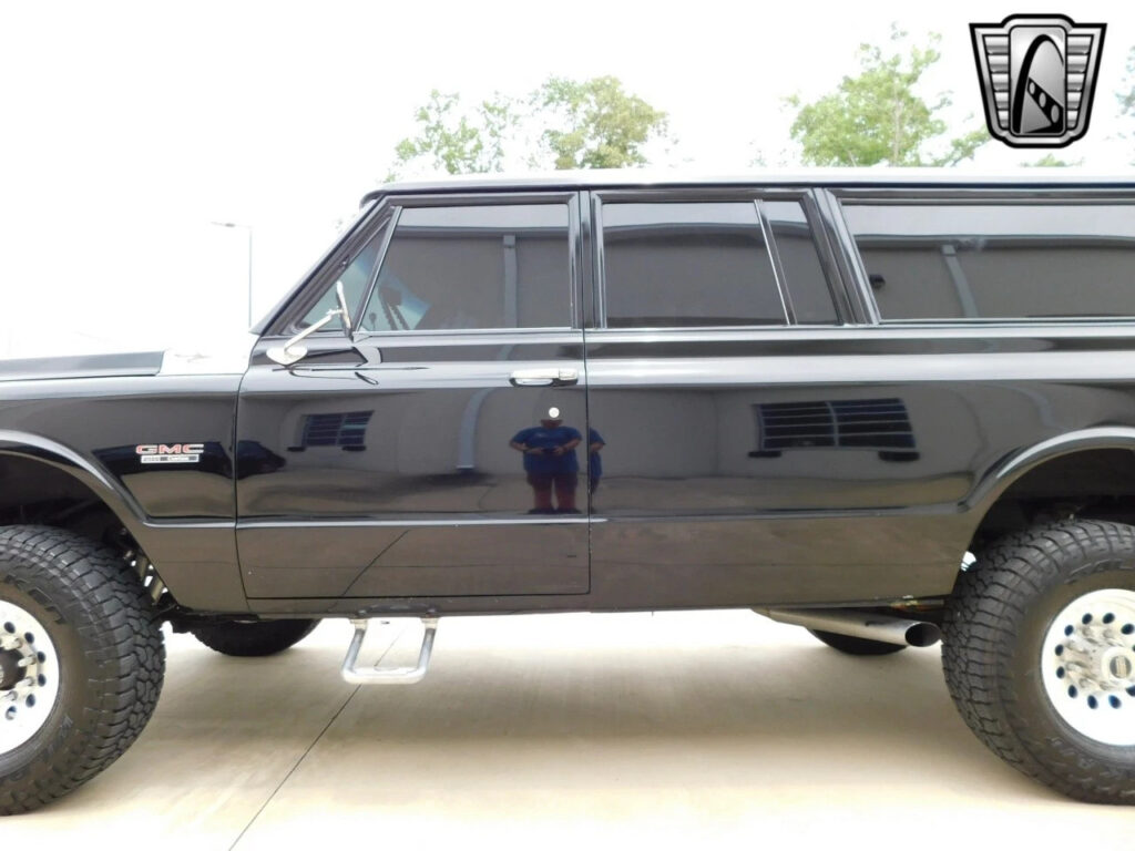 Black 1972 GMC Suburban Other 350 CID V8 TH400