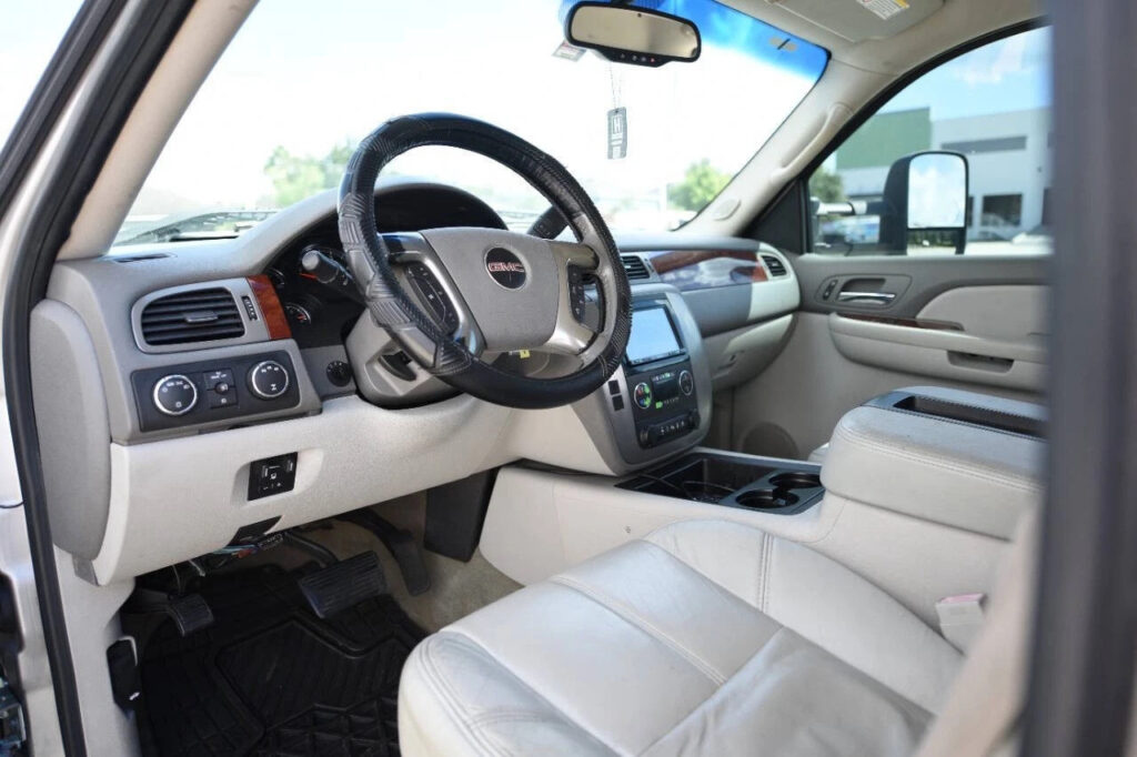 2009 GMC Sierra 2500 HD SLT 4×4 4dr Crew Cab SB