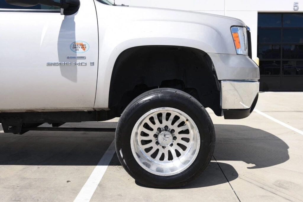 2009 GMC Sierra 2500 HD SLT 4×4 4dr Crew Cab SB