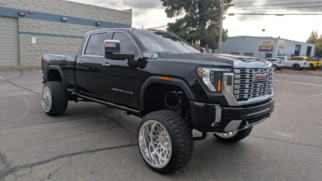 2024 GMC Sierra 2500 Denali Crew Cab 4WD