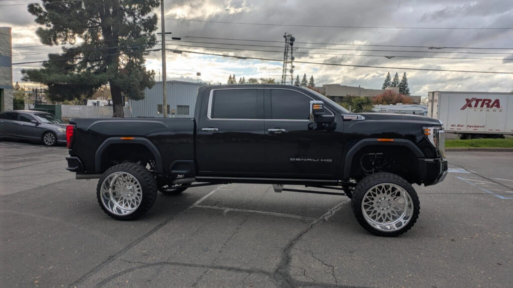 2024 GMC Sierra 2500 Denali Crew Cab 4WD