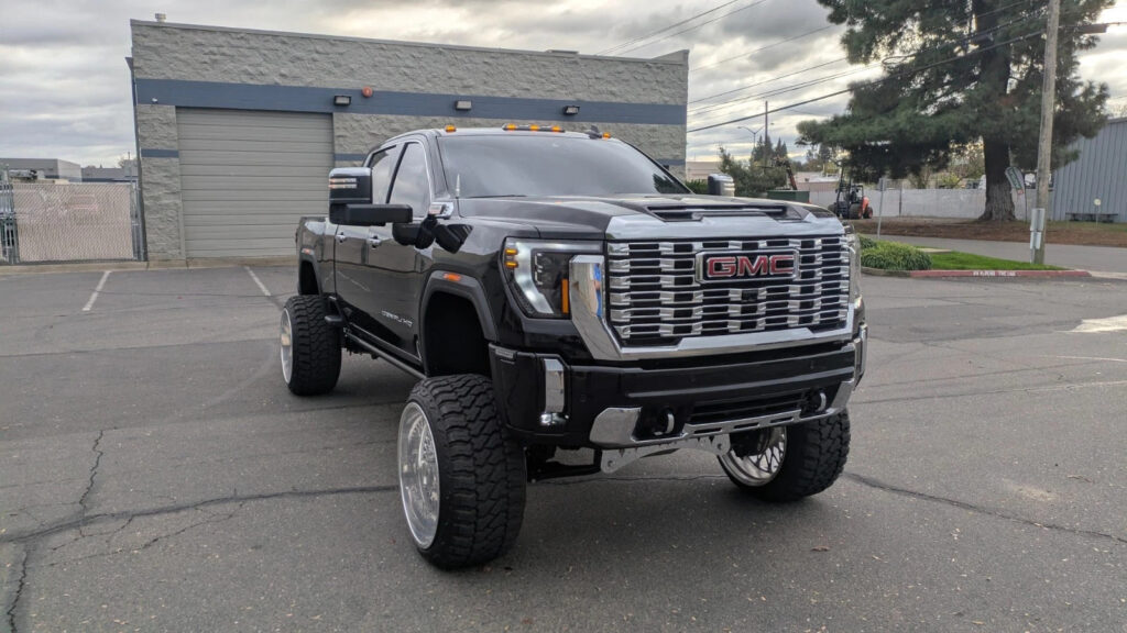 2024 GMC Sierra 2500 Denali Crew Cab 4WD